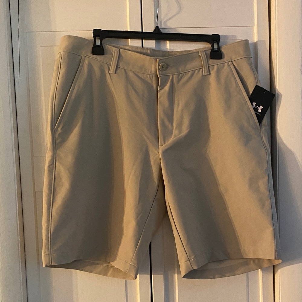 NWT Under Armour Men's Beige Flat Front Shorts